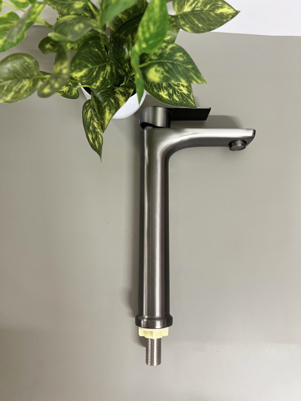 Vòi lavabo lạnh xám 2113