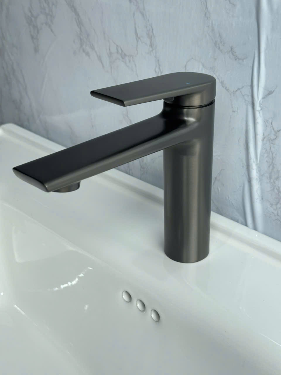 Vòi lavabo nóng lạnh A20 xám
