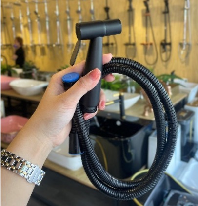 Xịt vệ sinh inox đen