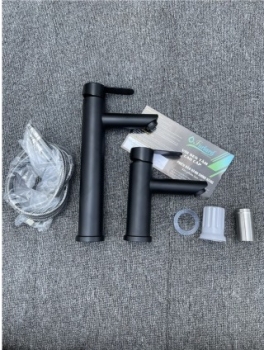 Vòi lavabo điếu đen